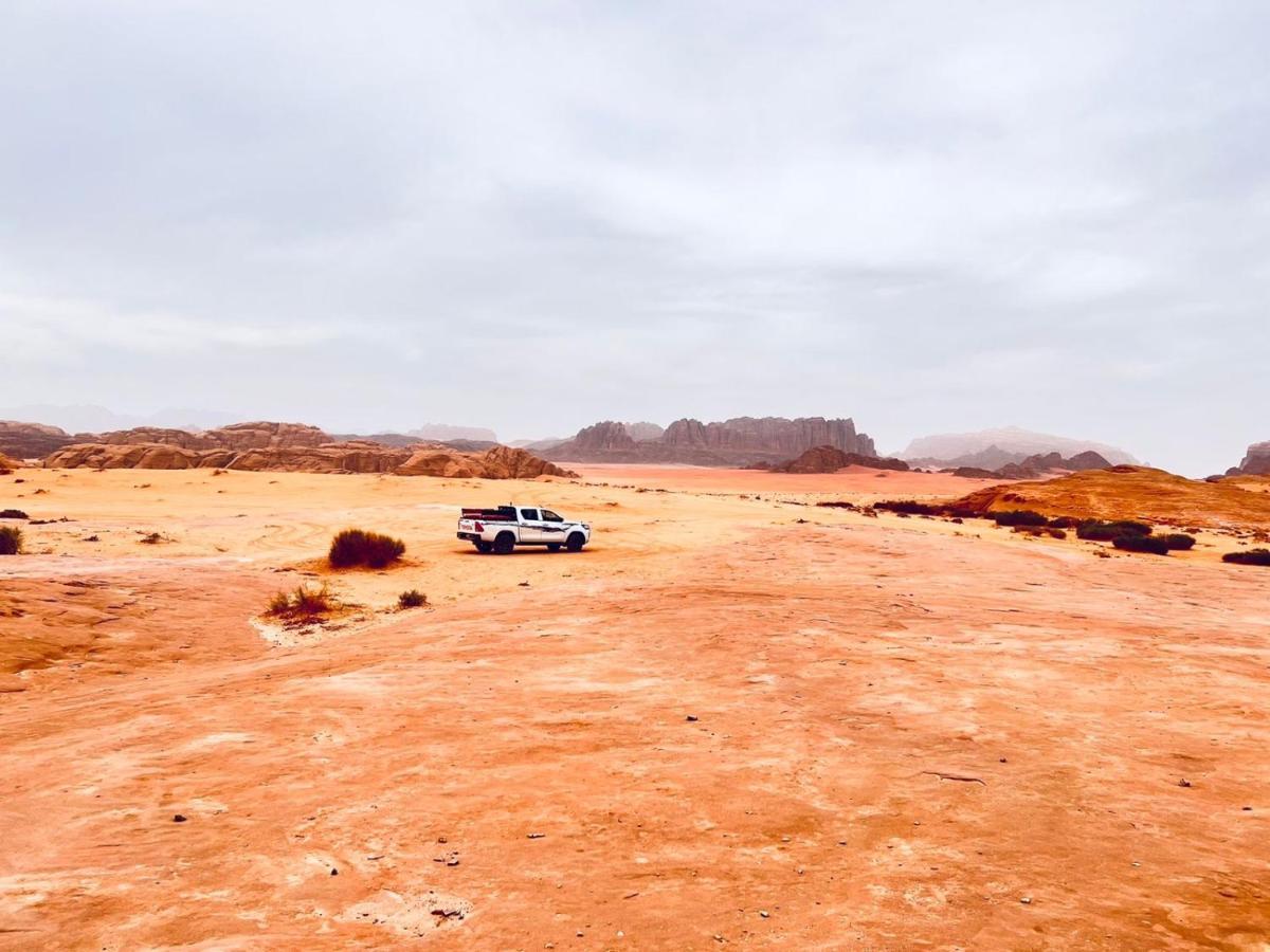 Wadi Rum Sky Tours & Camp Exteriör bild