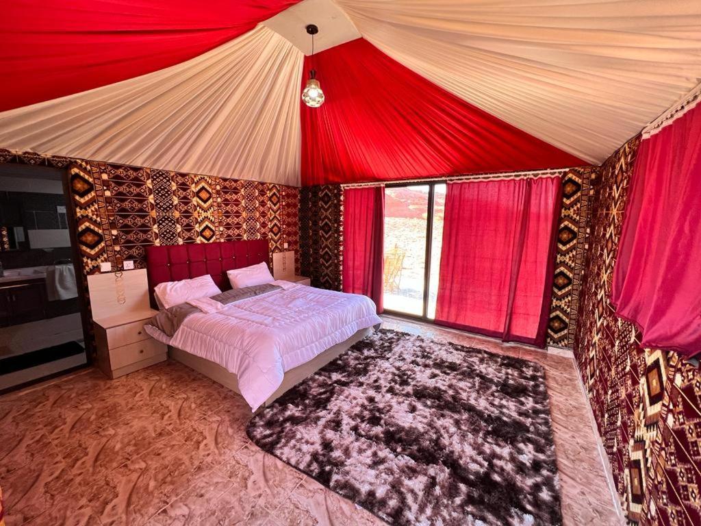 Wadi Rum Sky Tours & Camp Exteriör bild