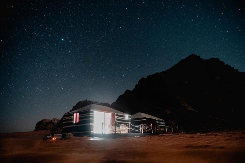 Wadi Rum Sky Tours & Camp Exteriör bild