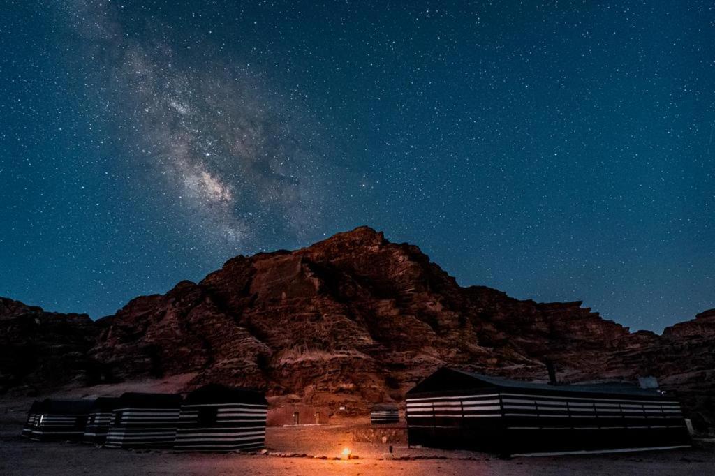 Wadi Rum Sky Tours & Camp Exteriör bild