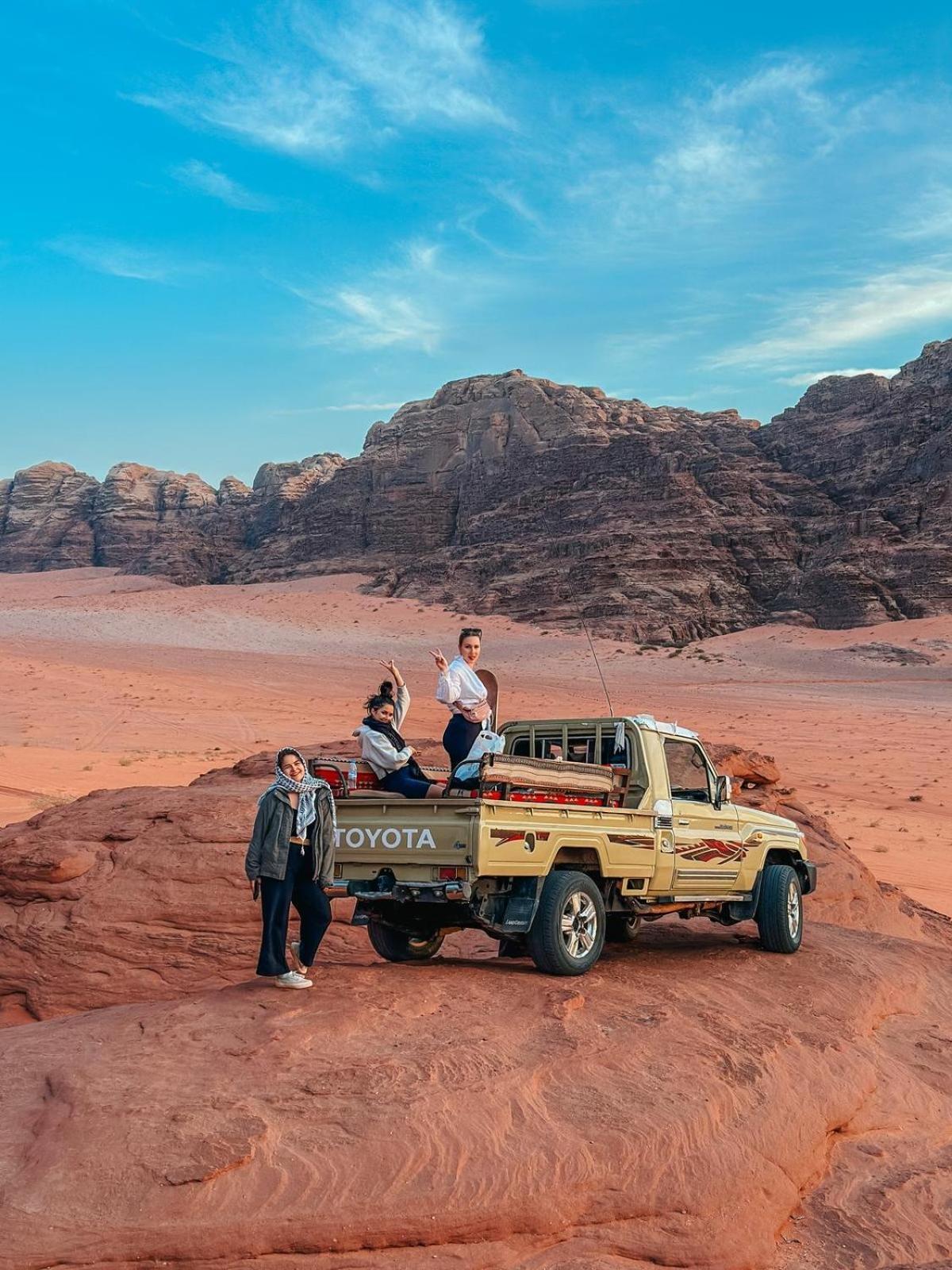 Wadi Rum Sky Tours & Camp Exteriör bild