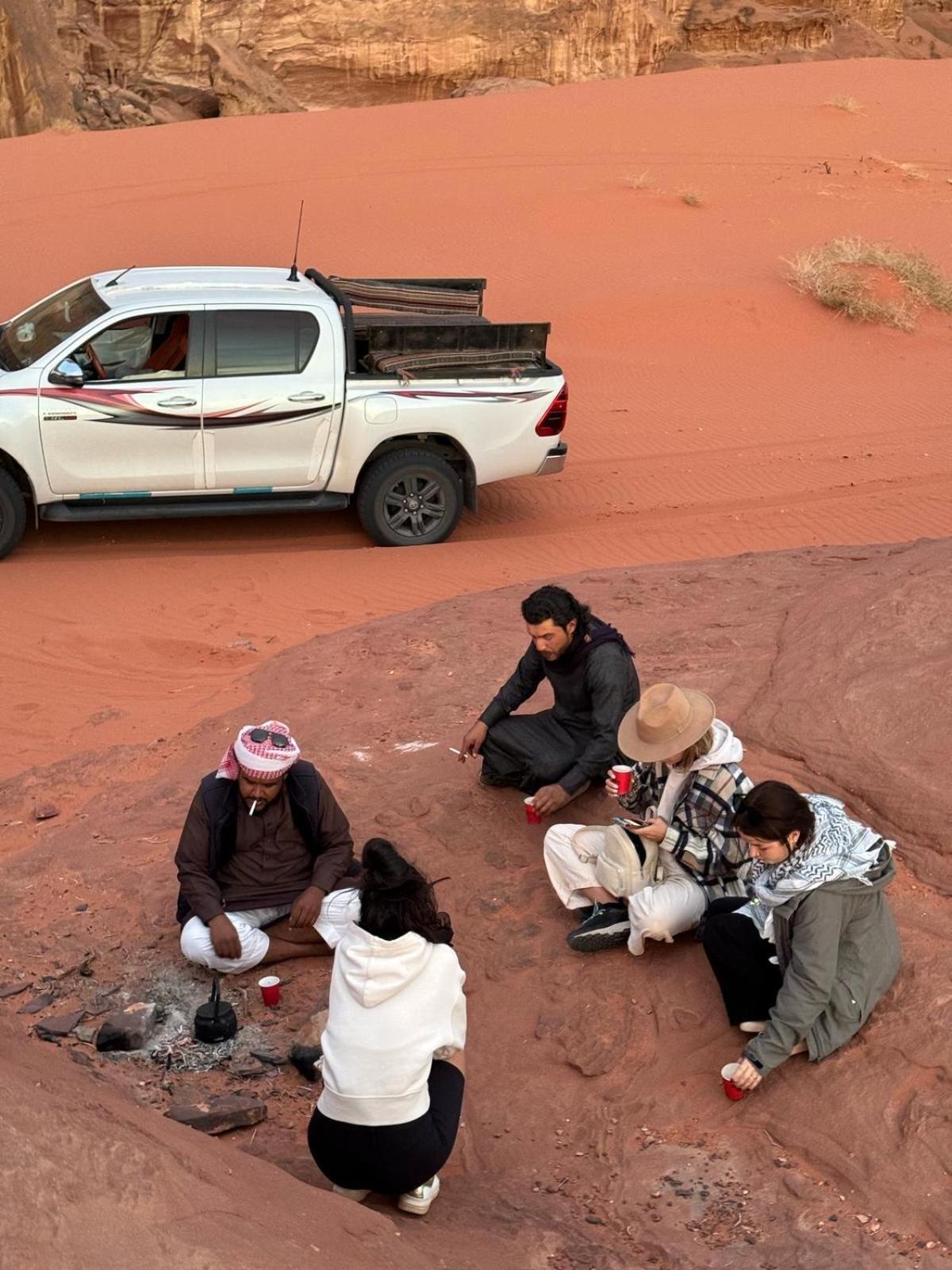 Wadi Rum Sky Tours & Camp Exteriör bild